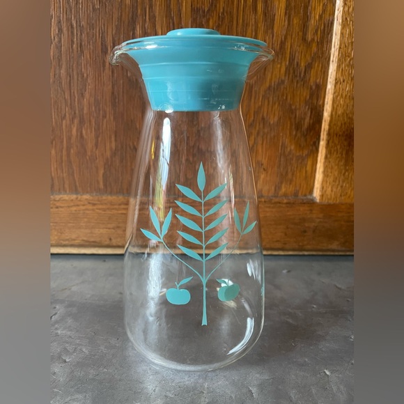 Vintage Pyrex Pitcher Carafe Turquoise Apple Tree Pattern Design - Picture 4 of 8